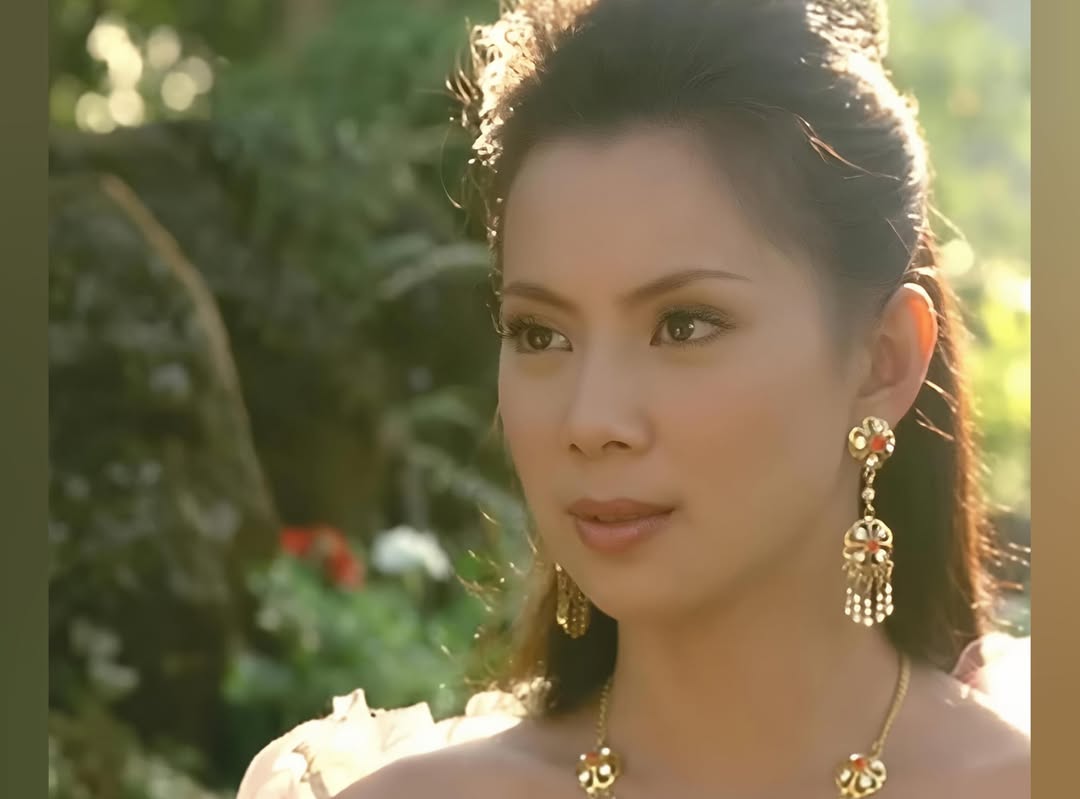 บุ๋ม - ปนัดดา วงศ์ผู้ดี