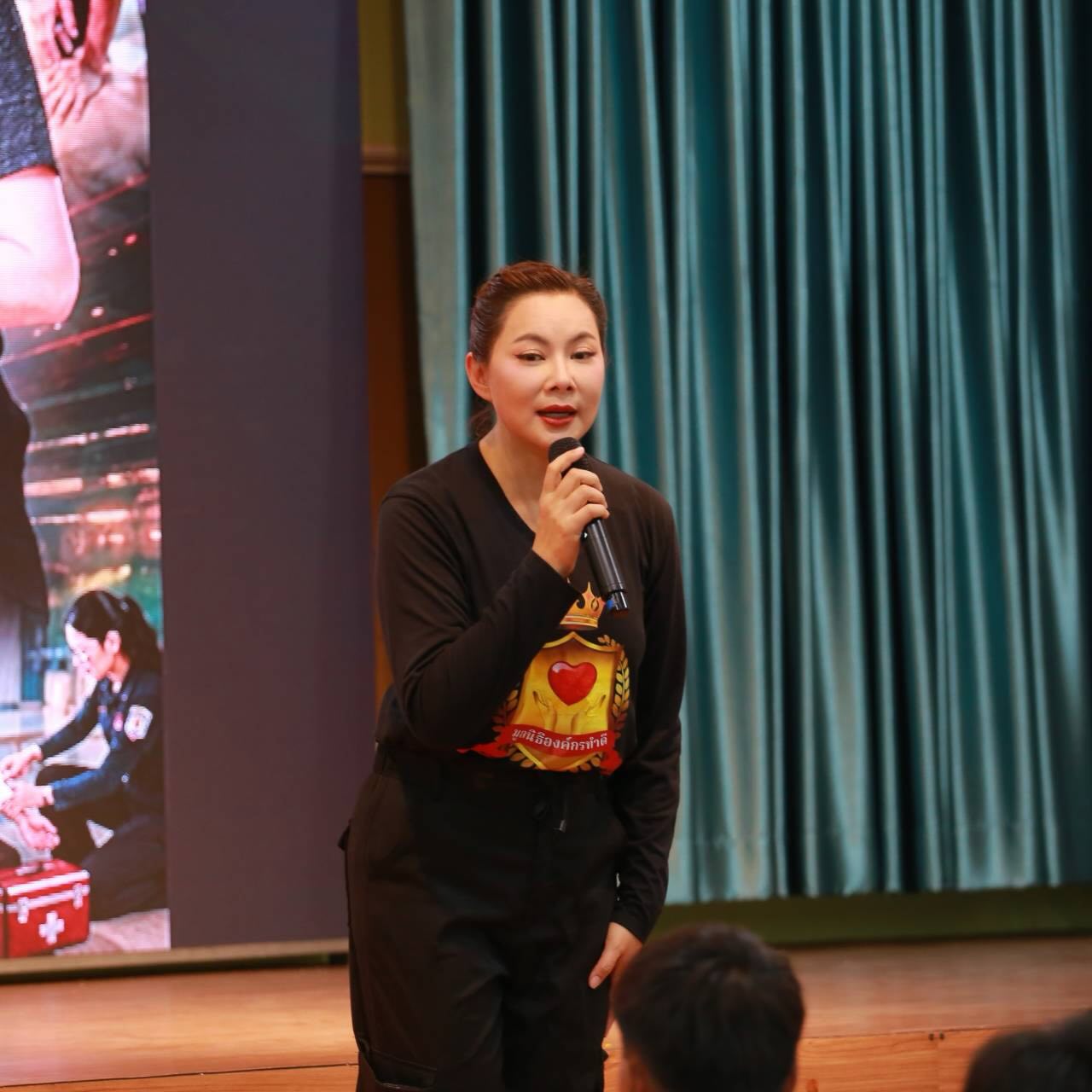 บุ๋ม - ปนัดดา วงศ์ผู้ดี