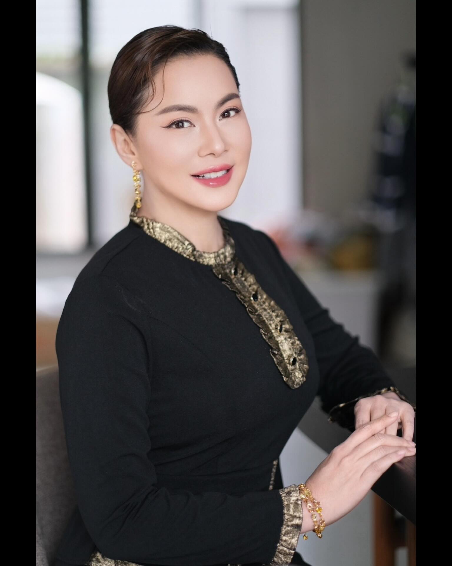 บุ๋ม - ปนัดดา วงศ์ผู้ดี