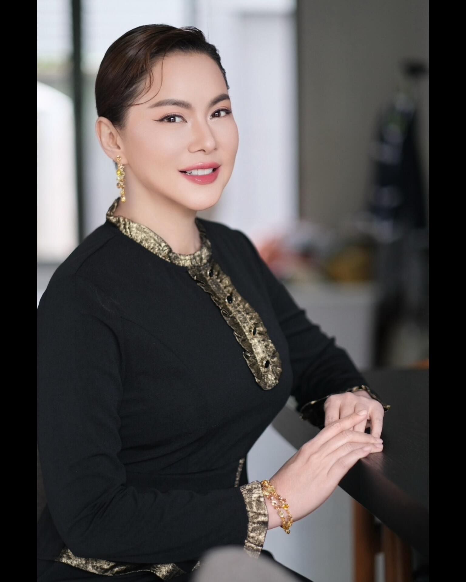 บุ๋ม - ปนัดดา วงศ์ผู้ดี