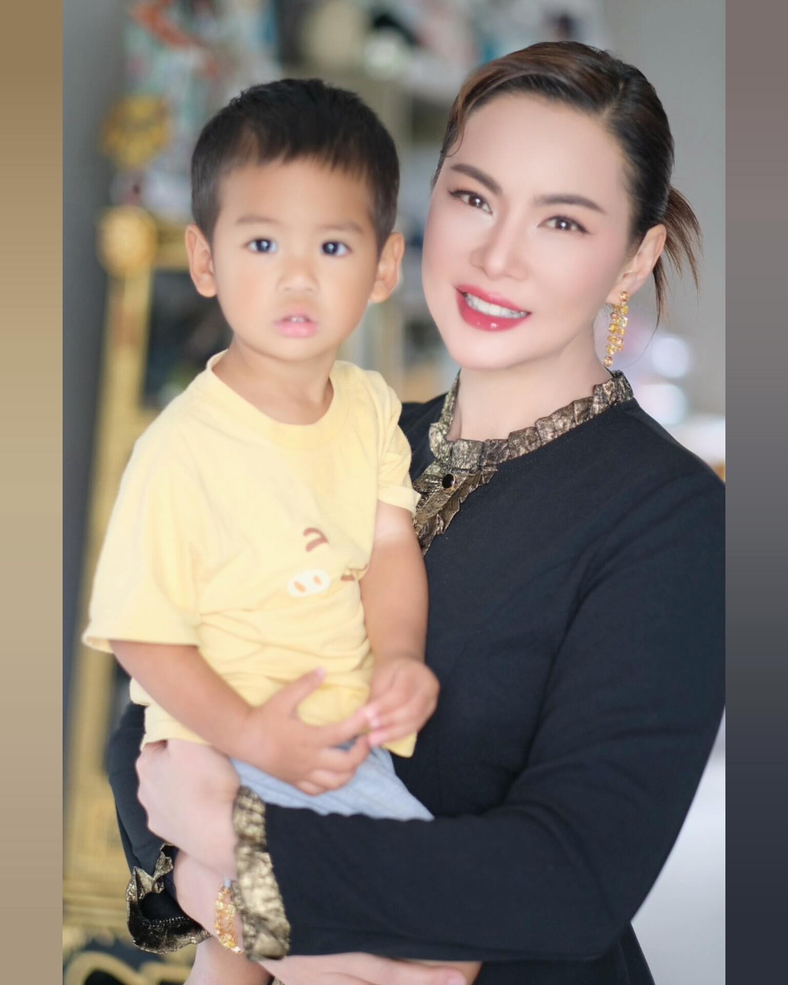 บุ๋ม - ปนัดดา วงศ์ผู้ดี