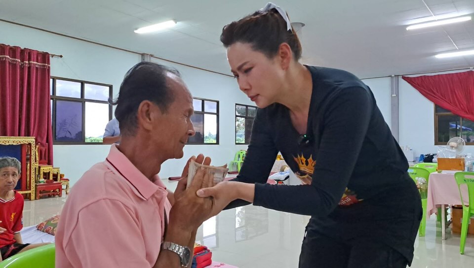 บุ๋ม - ปนัดดา วงศ์ผู้ดี