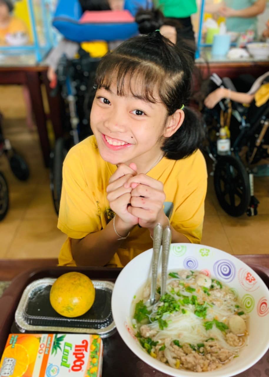 ปิ่น - เก็จมณี วรรธนะสิน