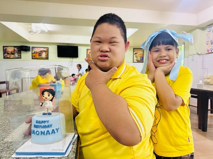 ปิ่น - เก็จมณี วรรธนะสิน