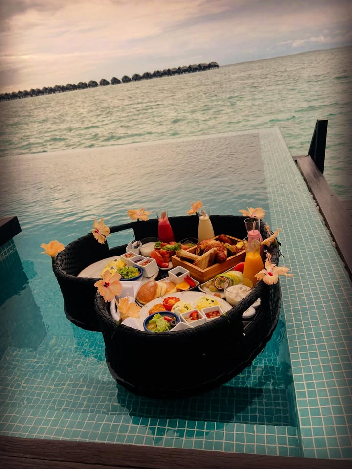 ปิ่น - เก็จมณี วรรธนะสิน