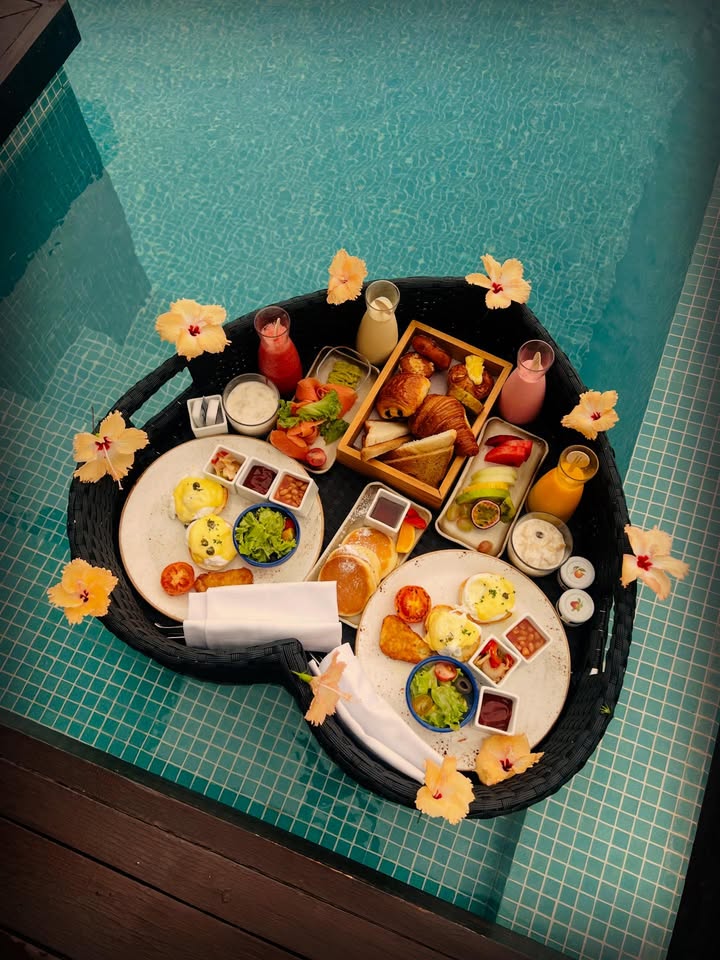 ปิ่น - เก็จมณี วรรธนะสิน