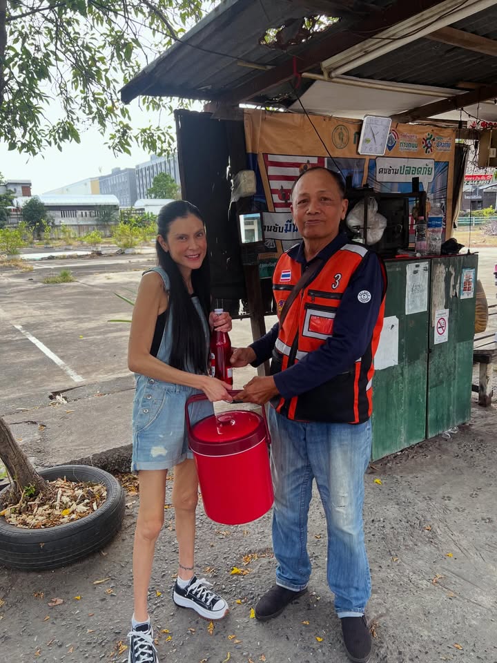 ปิ่น - เก็จมณี วรรธนะสิน