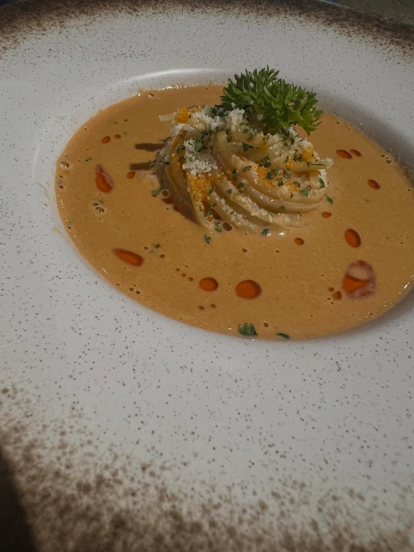 ปิ่น - เก็จมณี วรรธนะสิน