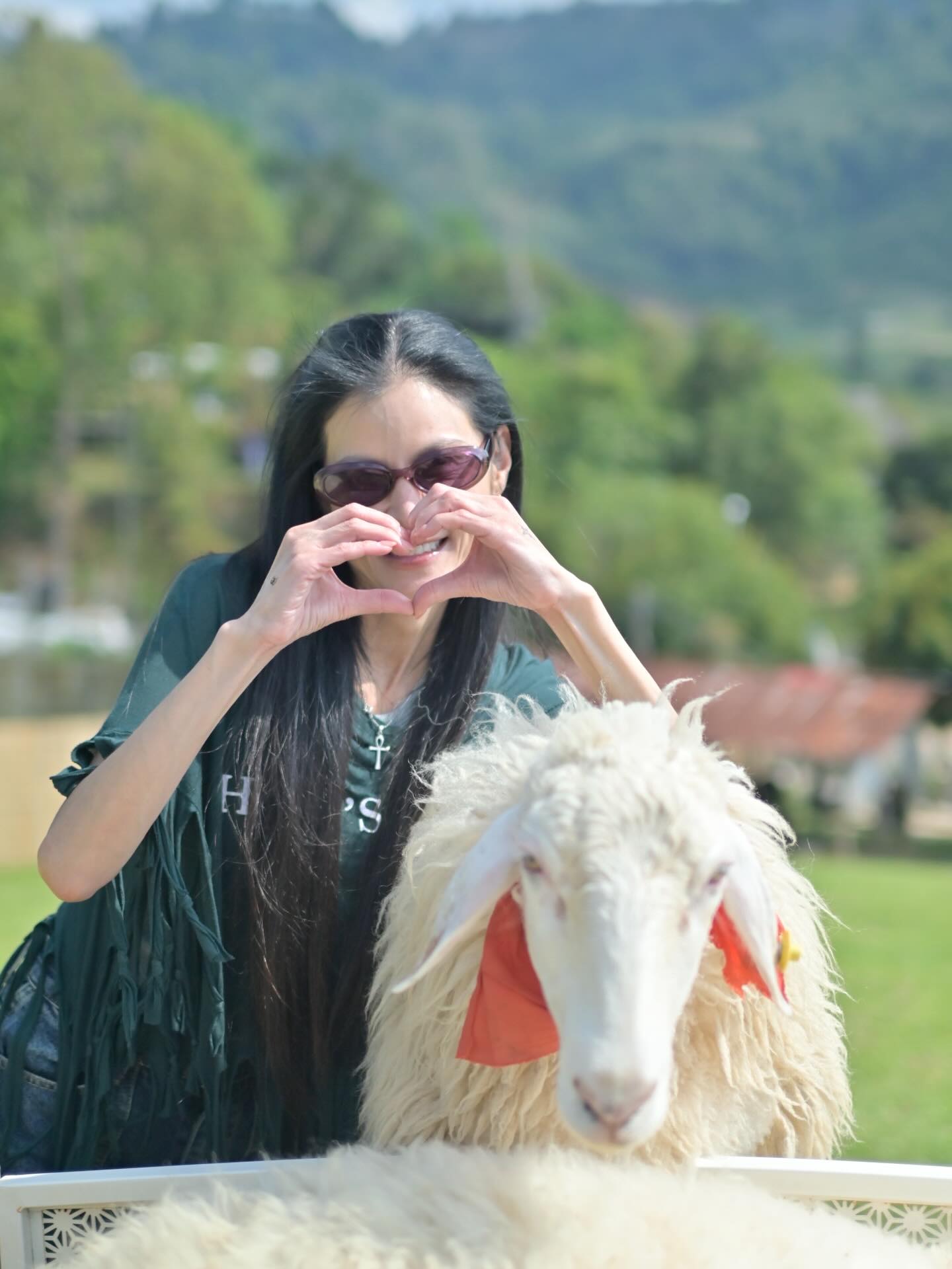 ปิ่น - เก็จมณี วรรธนะสิน