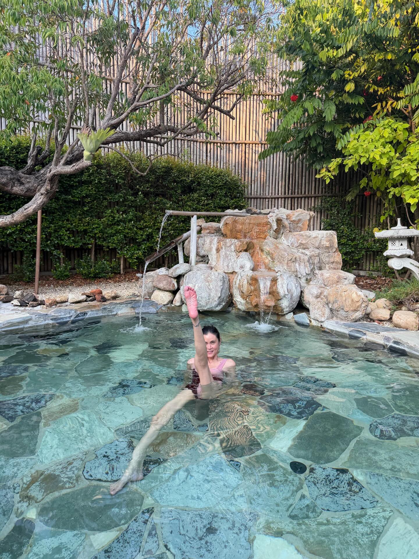 ปิ่น - เก็จมณี วรรธนะสิน