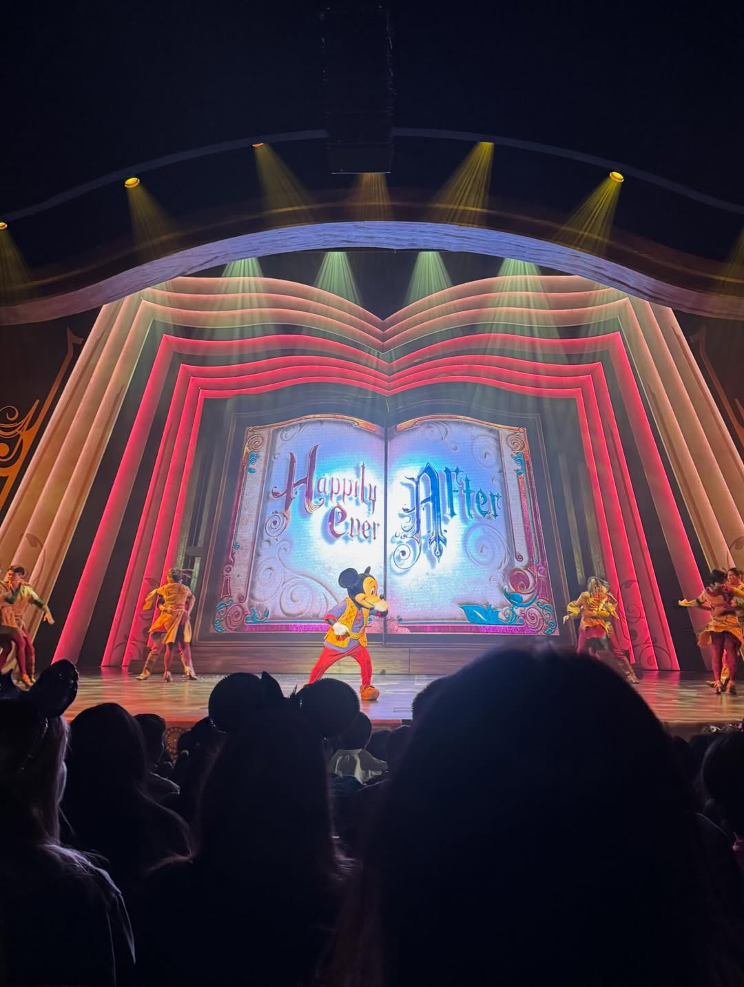 โดม - จารุวัฒน์ เชี่ยวอร่าม