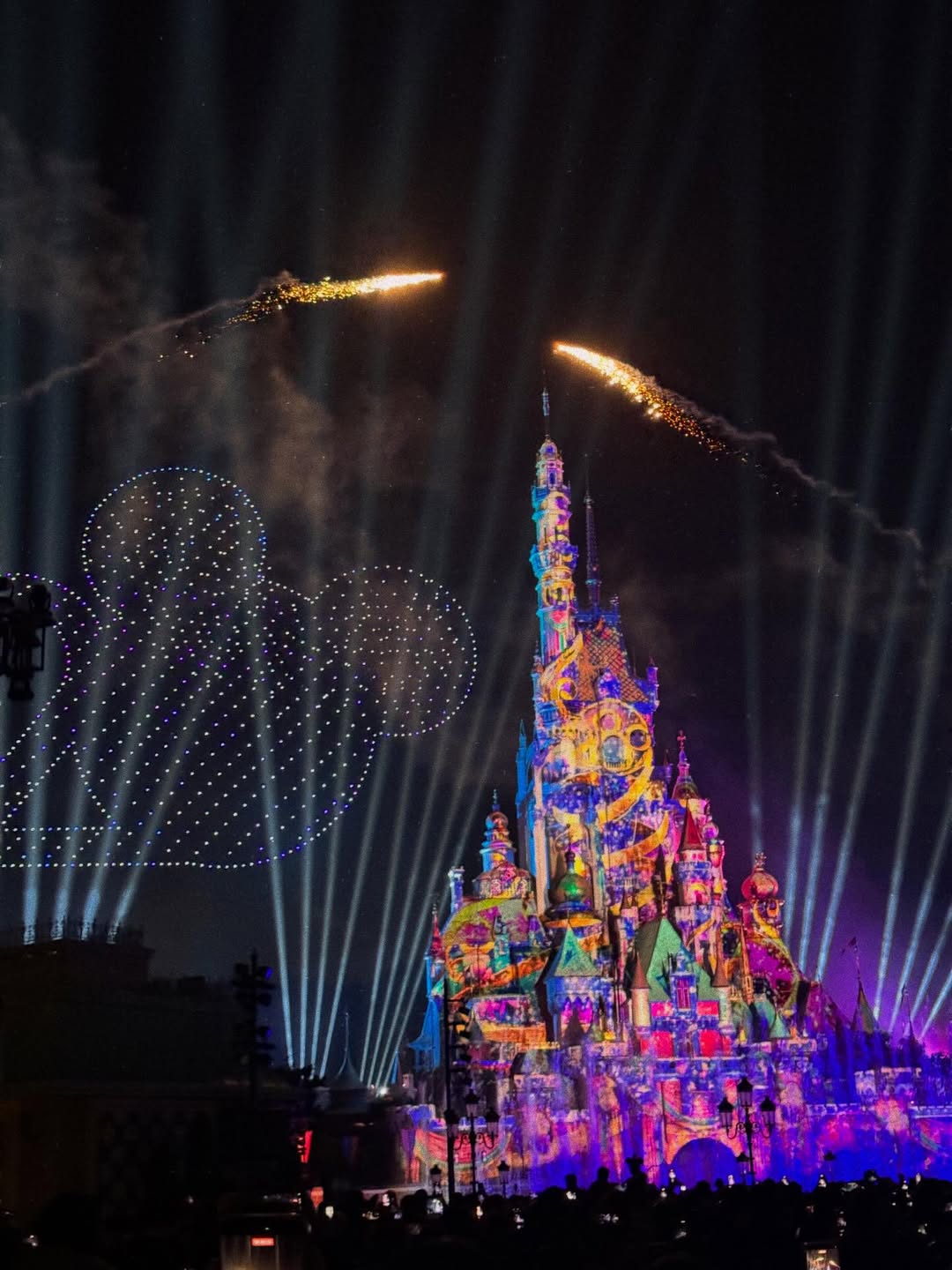 โดม - จารุวัฒน์ เชี่ยวอร่าม