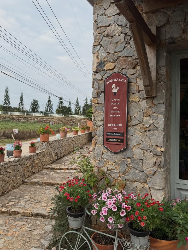 เอิร์ธ - กัษมนณัฏฐ์ นามวิโรจน์