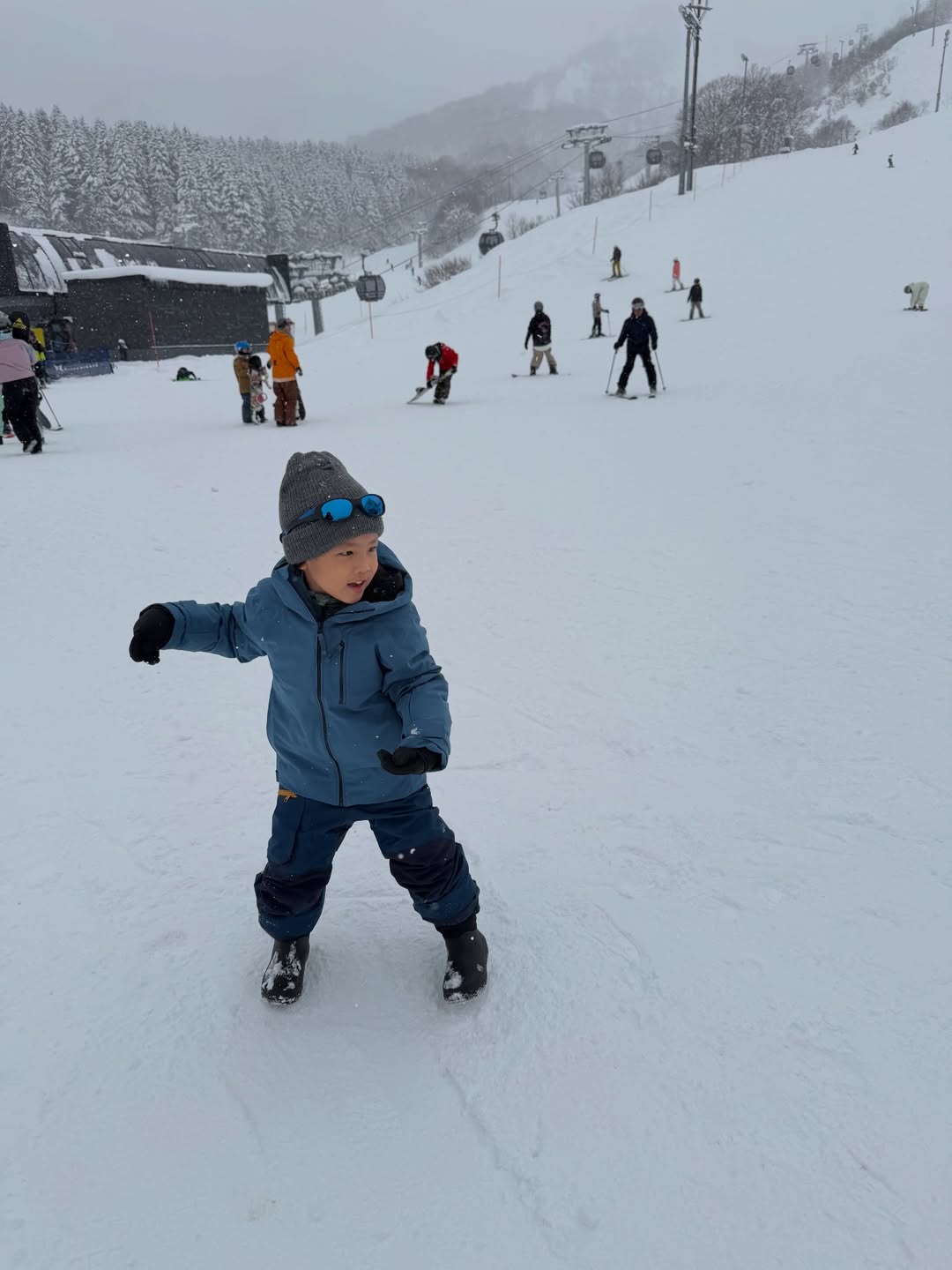 โอม - ปัณฑพล ประสารราชกิจ