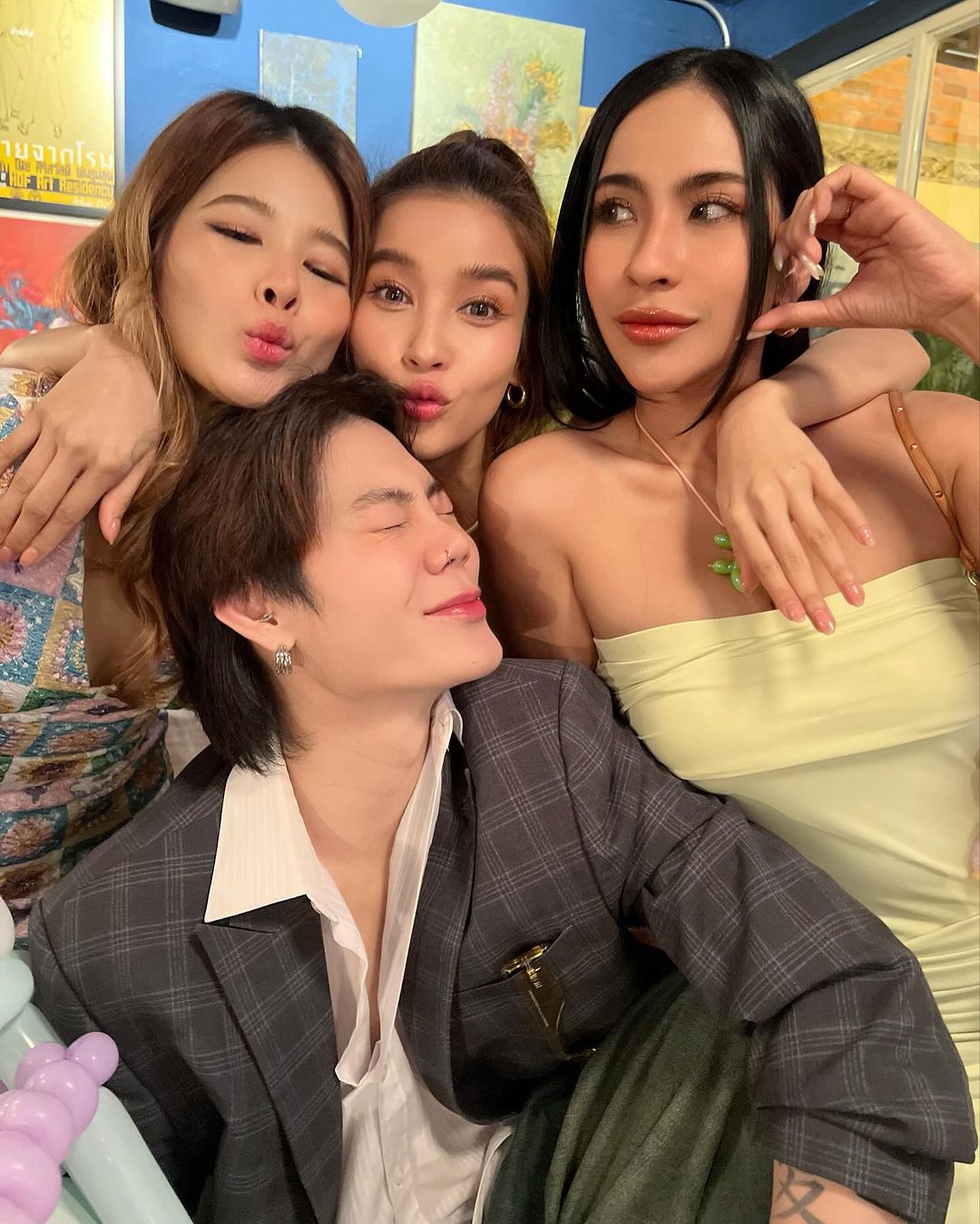 วิว - วรรณรท สนธิไชย