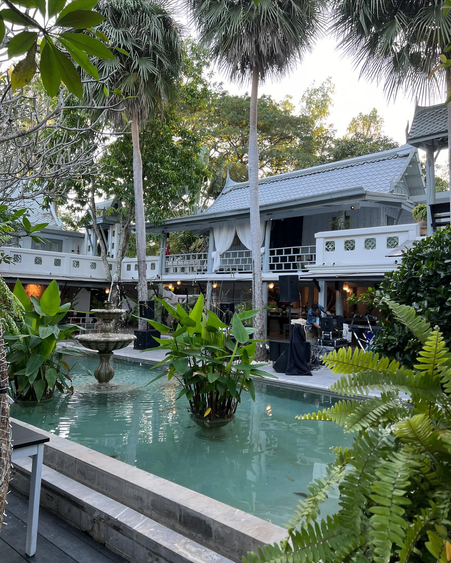 วิว - วรรณรท สนธิไชย