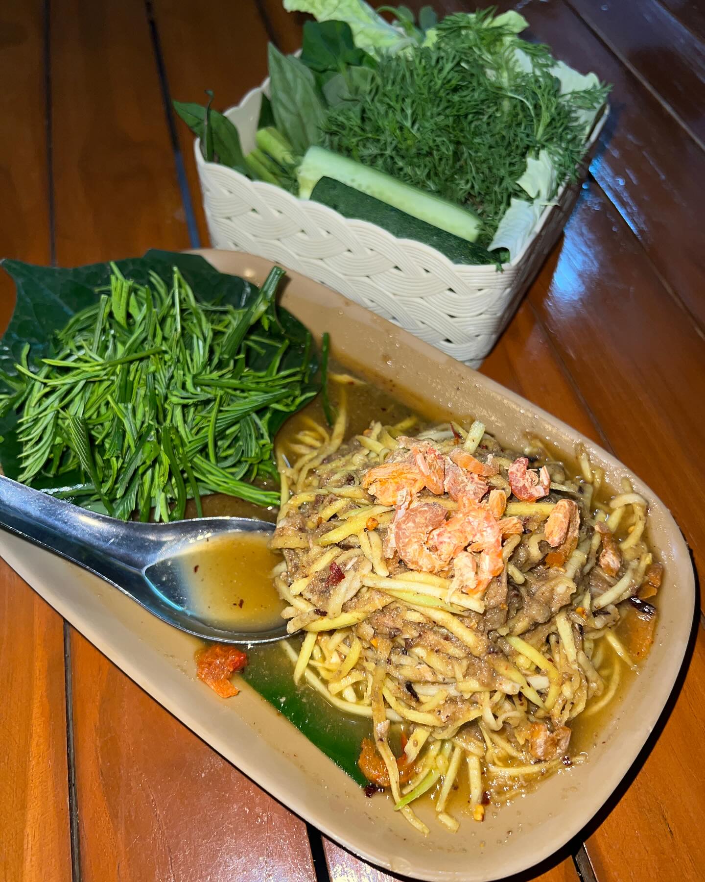 วิว - วรรณรท สนธิไชย