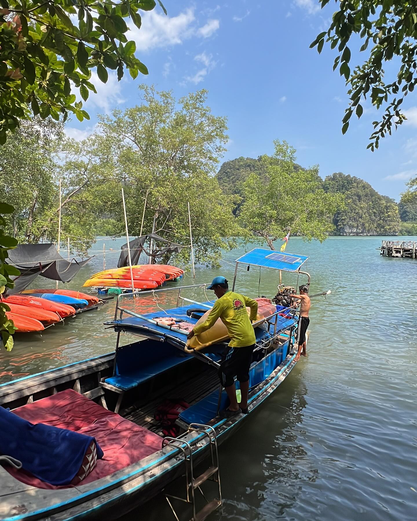 วิว - วรรณรท สนธิไชย