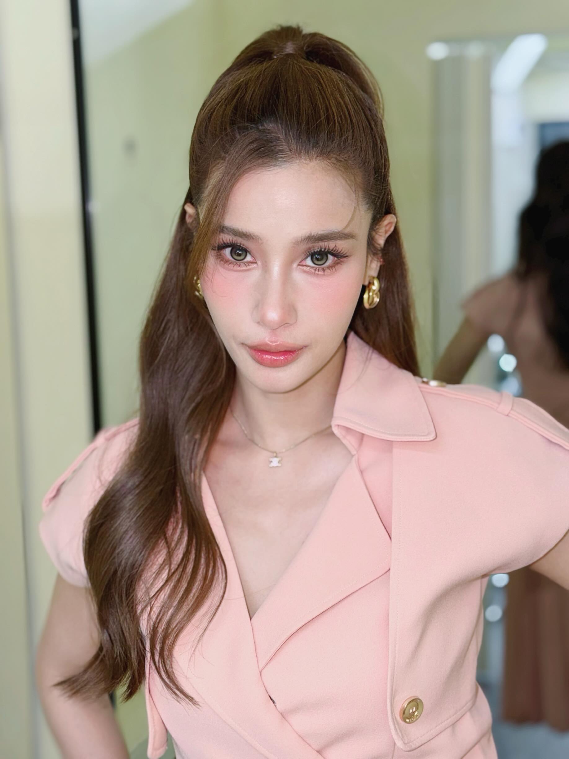 วิว - วรรณรท สนธิไชย