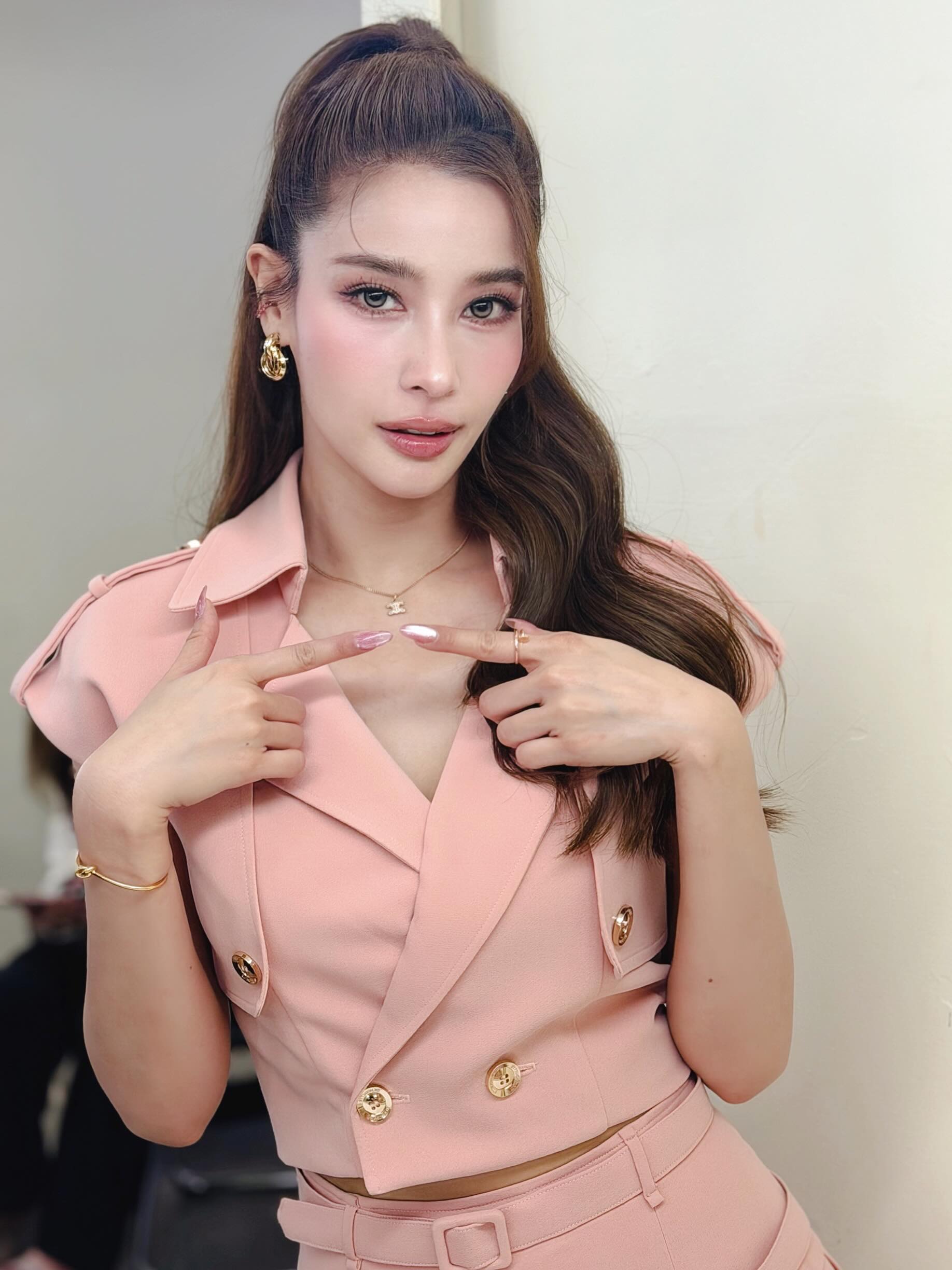 วิว - วรรณรท สนธิไชย