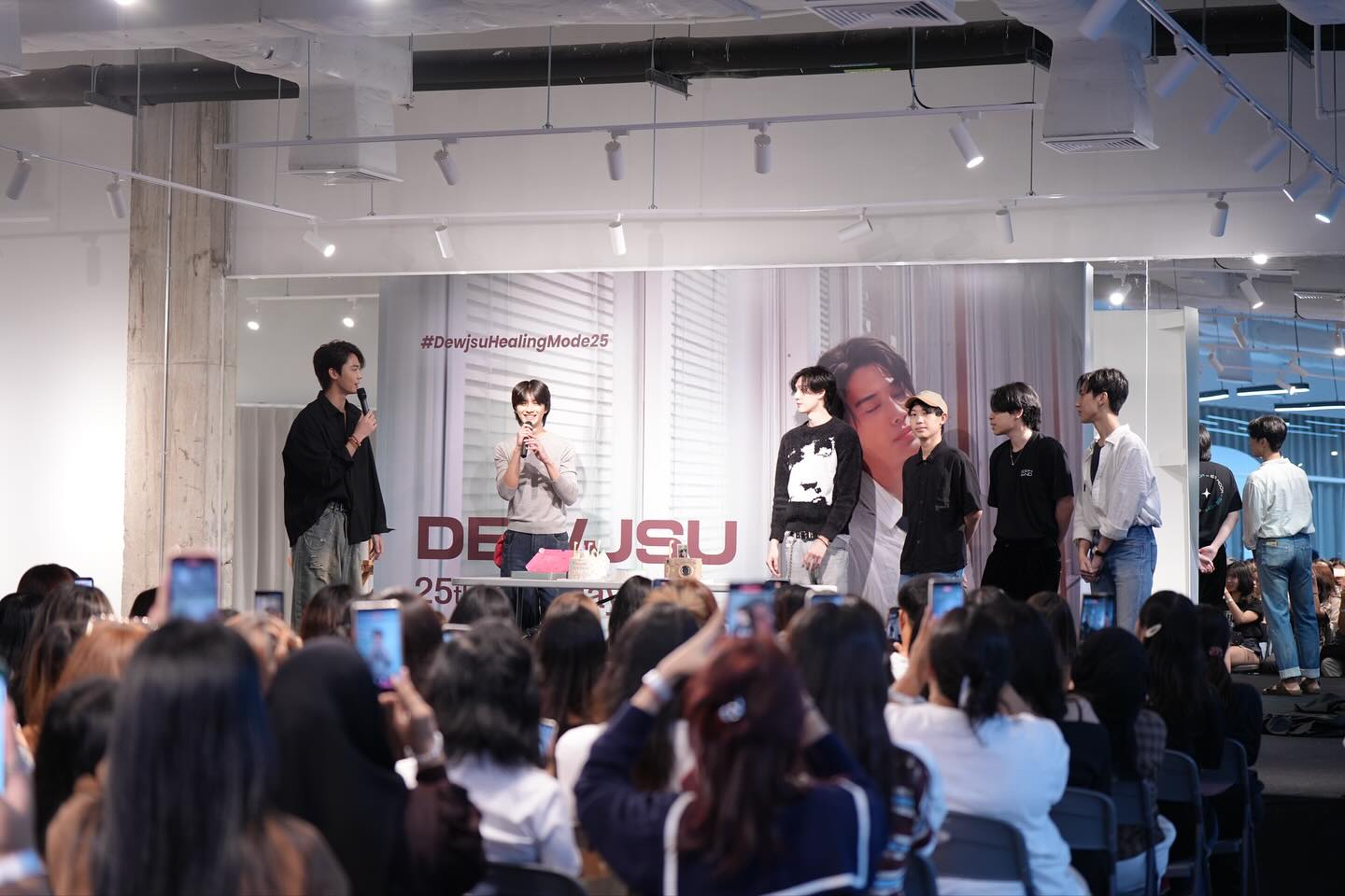 ดิว - จิรวรรตน์ สุทธิวณิชศักดิ์