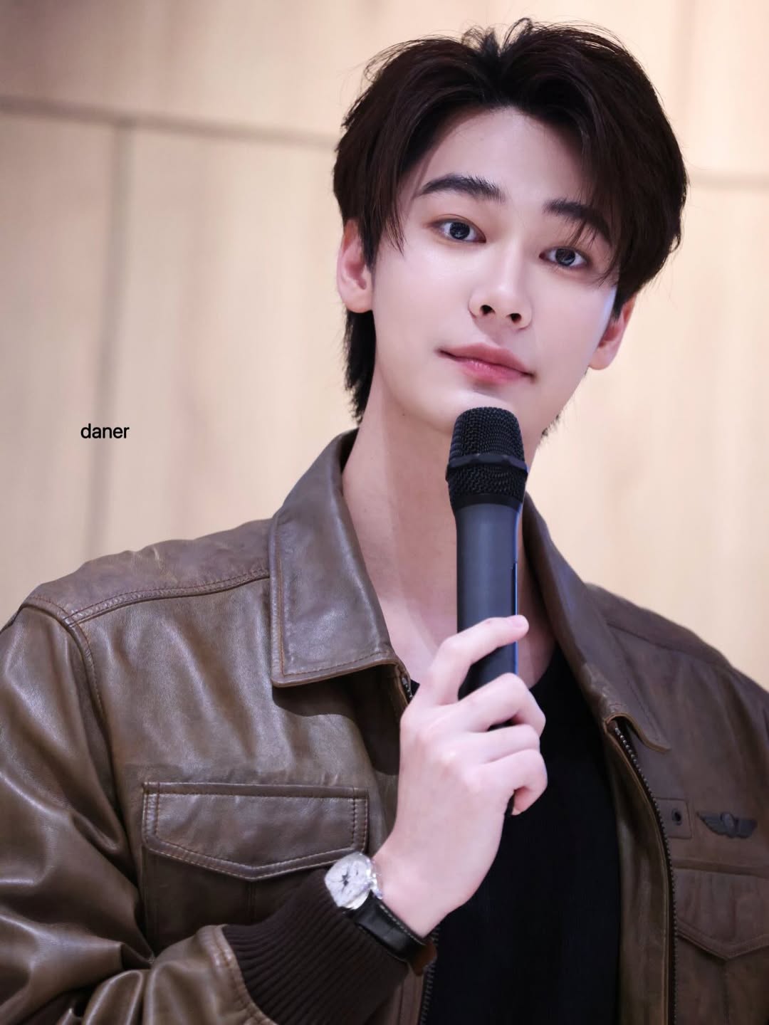 ดิว - จิรวรรตน์ สุทธิวณิชศักดิ์