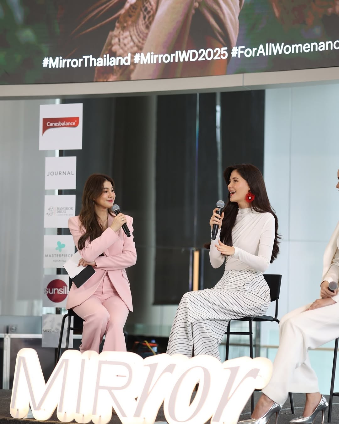 มารีญา พูลเลิศลาภ