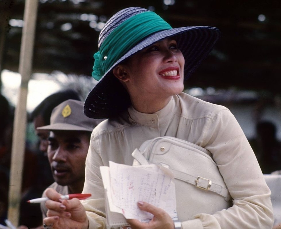 มารีญา พูลเลิศลาภ