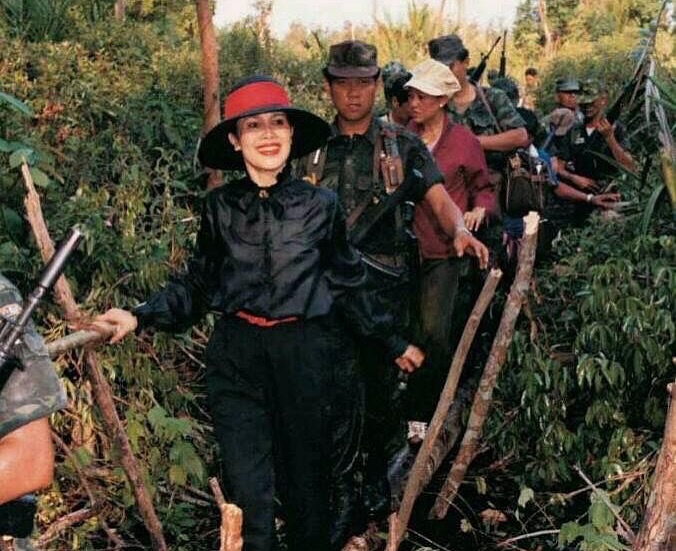 มารีญา พูลเลิศลาภ