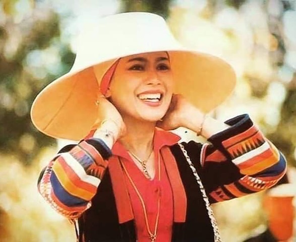 มารีญา พูลเลิศลาภ