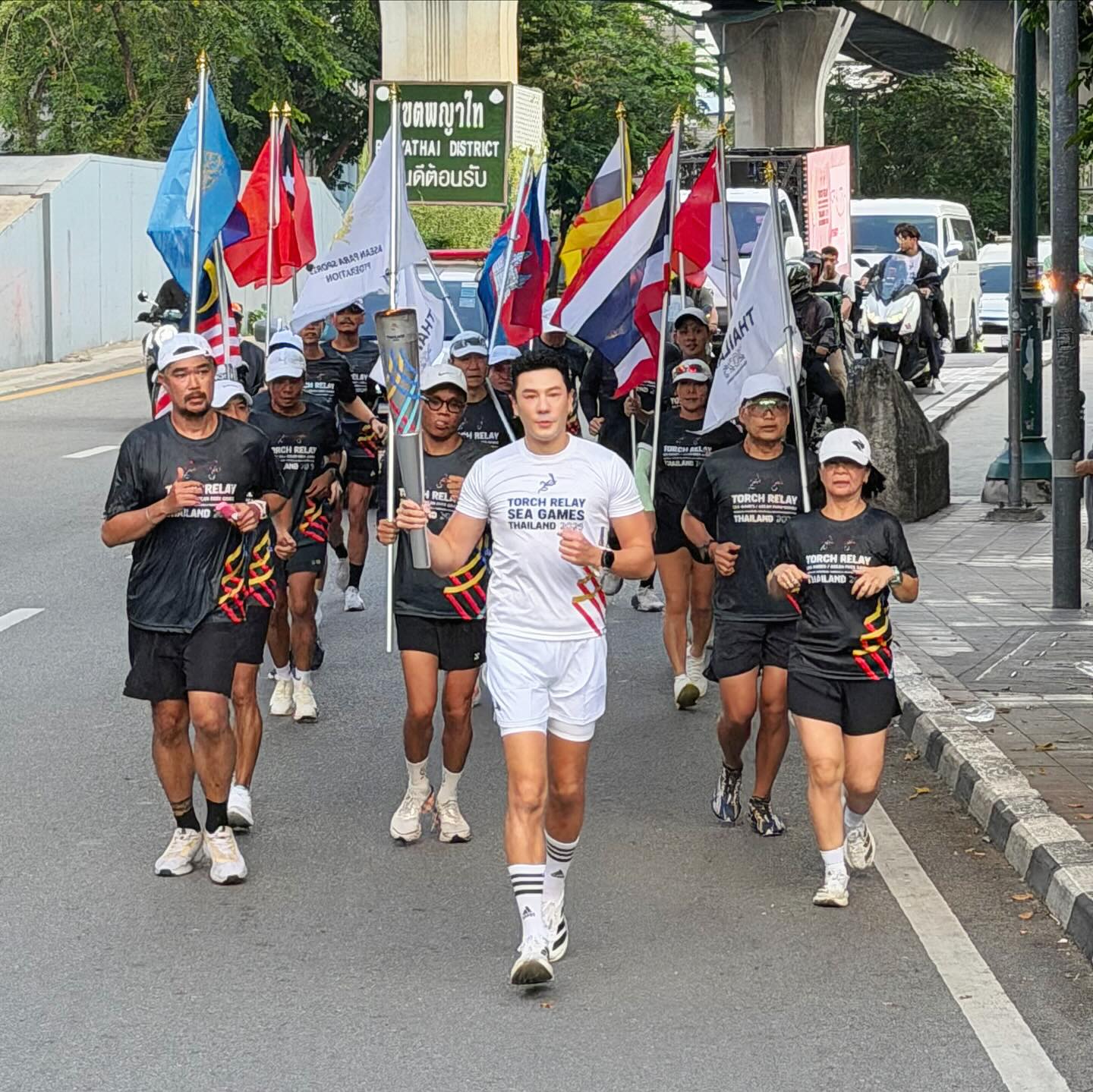 โดม - ปกรณ์ ลัม