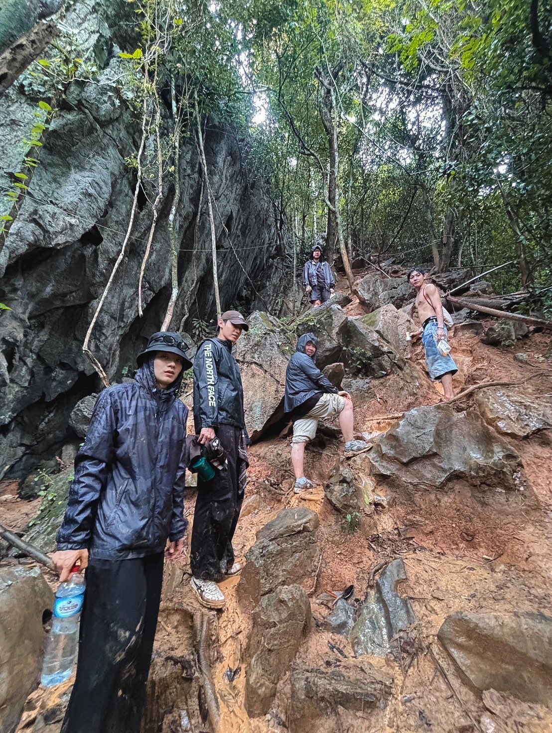 จา - พชร สวนศรี