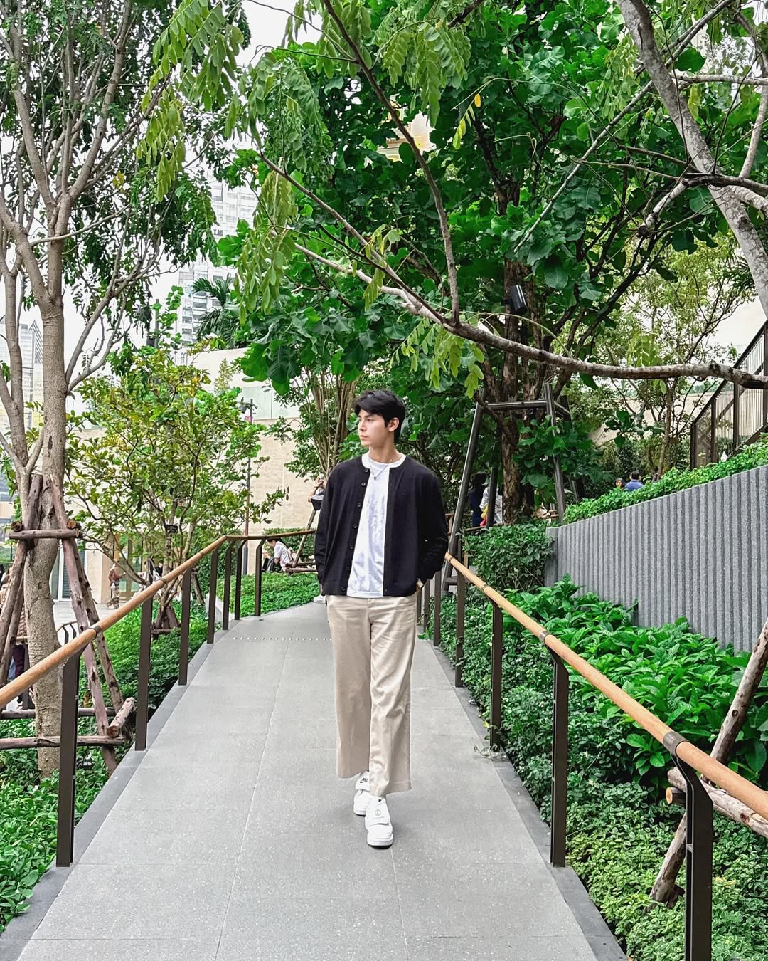 จา - พชร สวนศรี