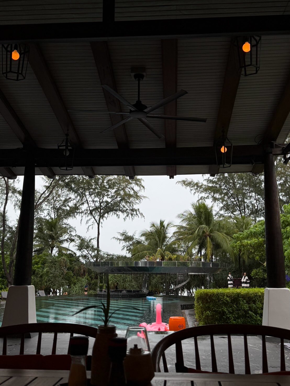 จา - พชร สวนศรี