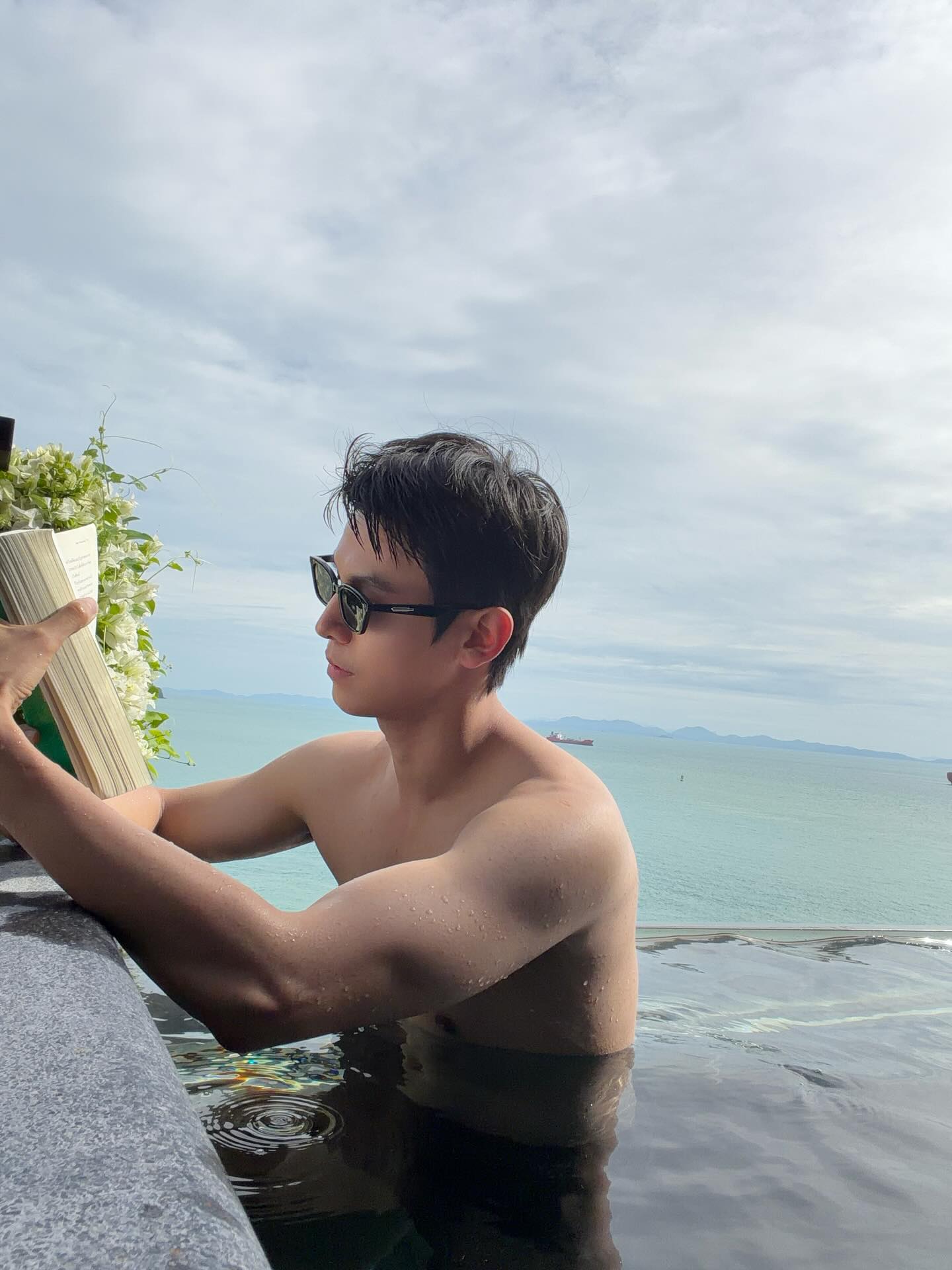 จา - พชร สวนศรี