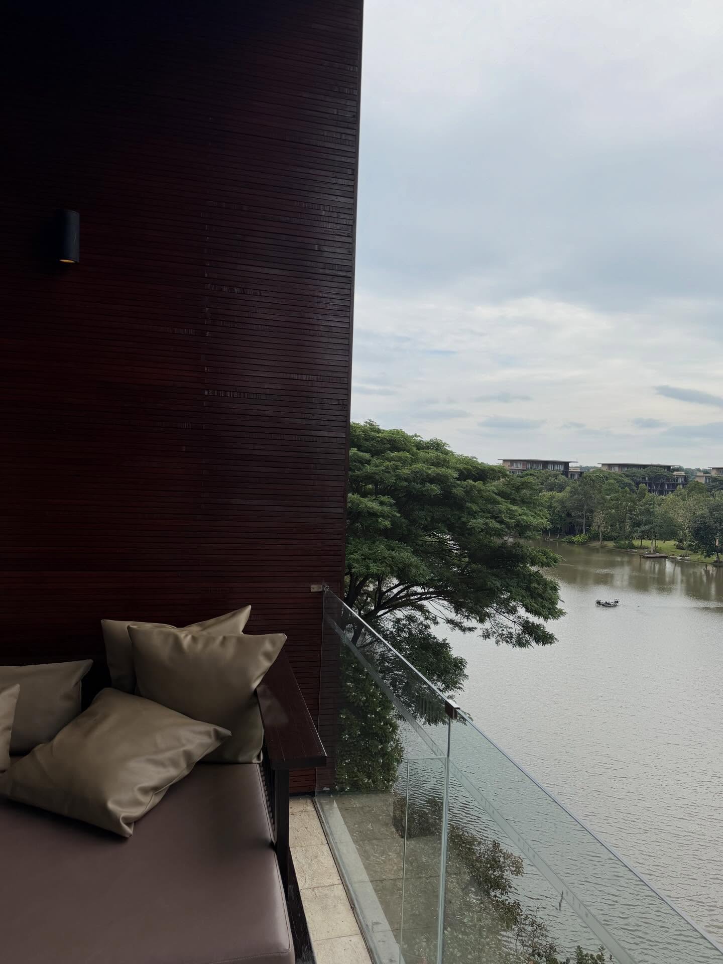 จา - พชร สวนศรี