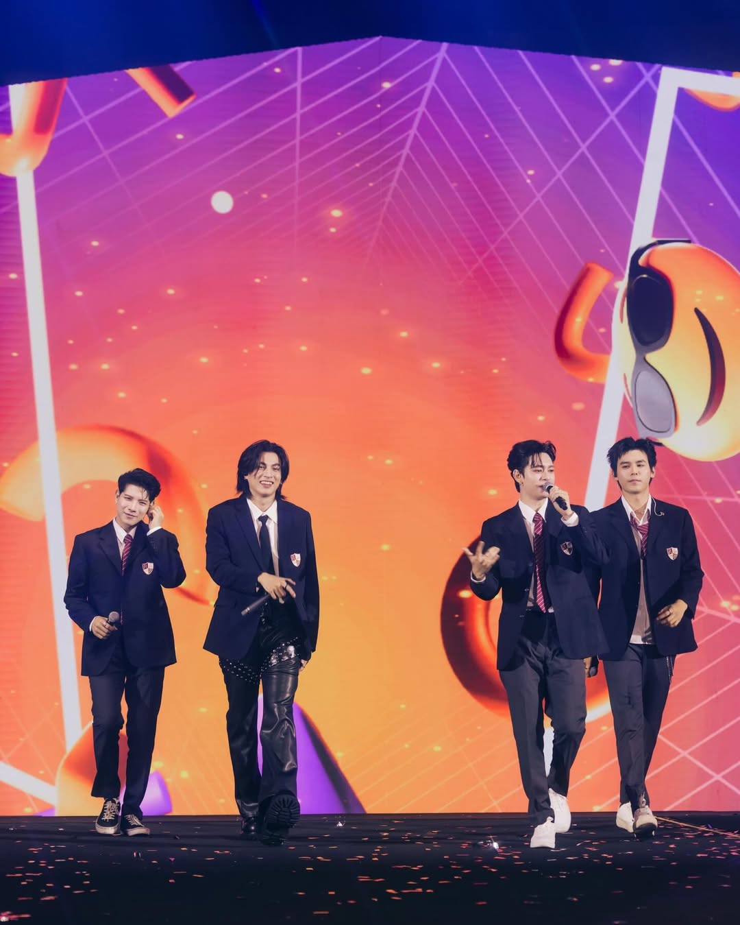 จา - พชร สวนศรี