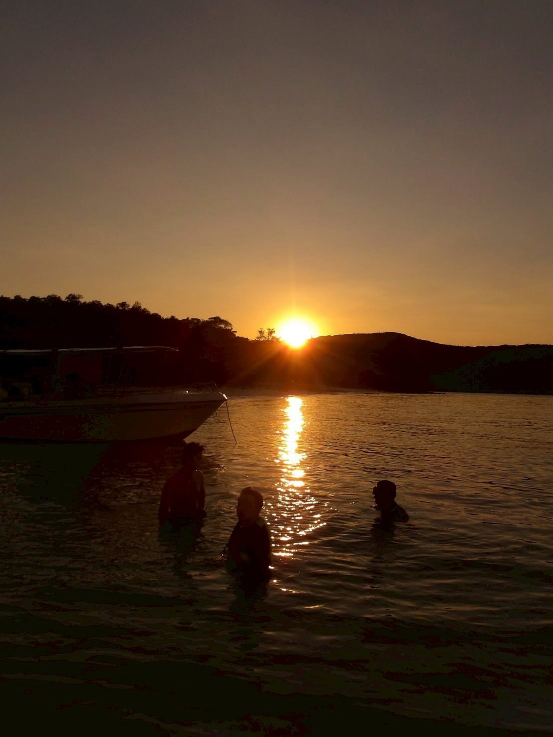 จา - พชร สวนศรี