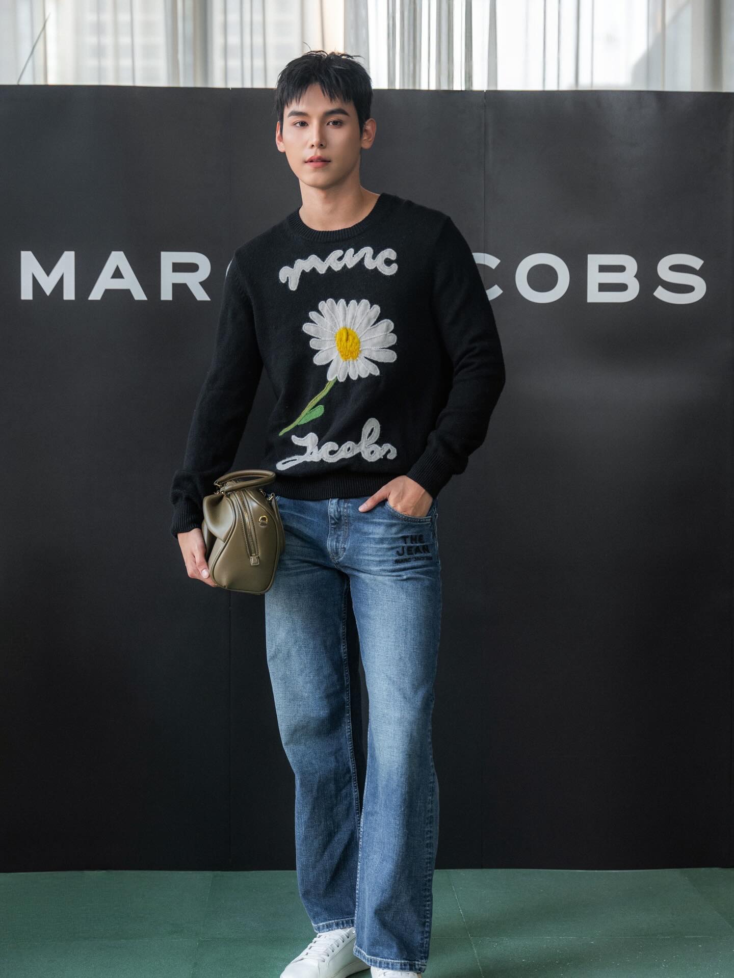 จา - พชร สวนศรี