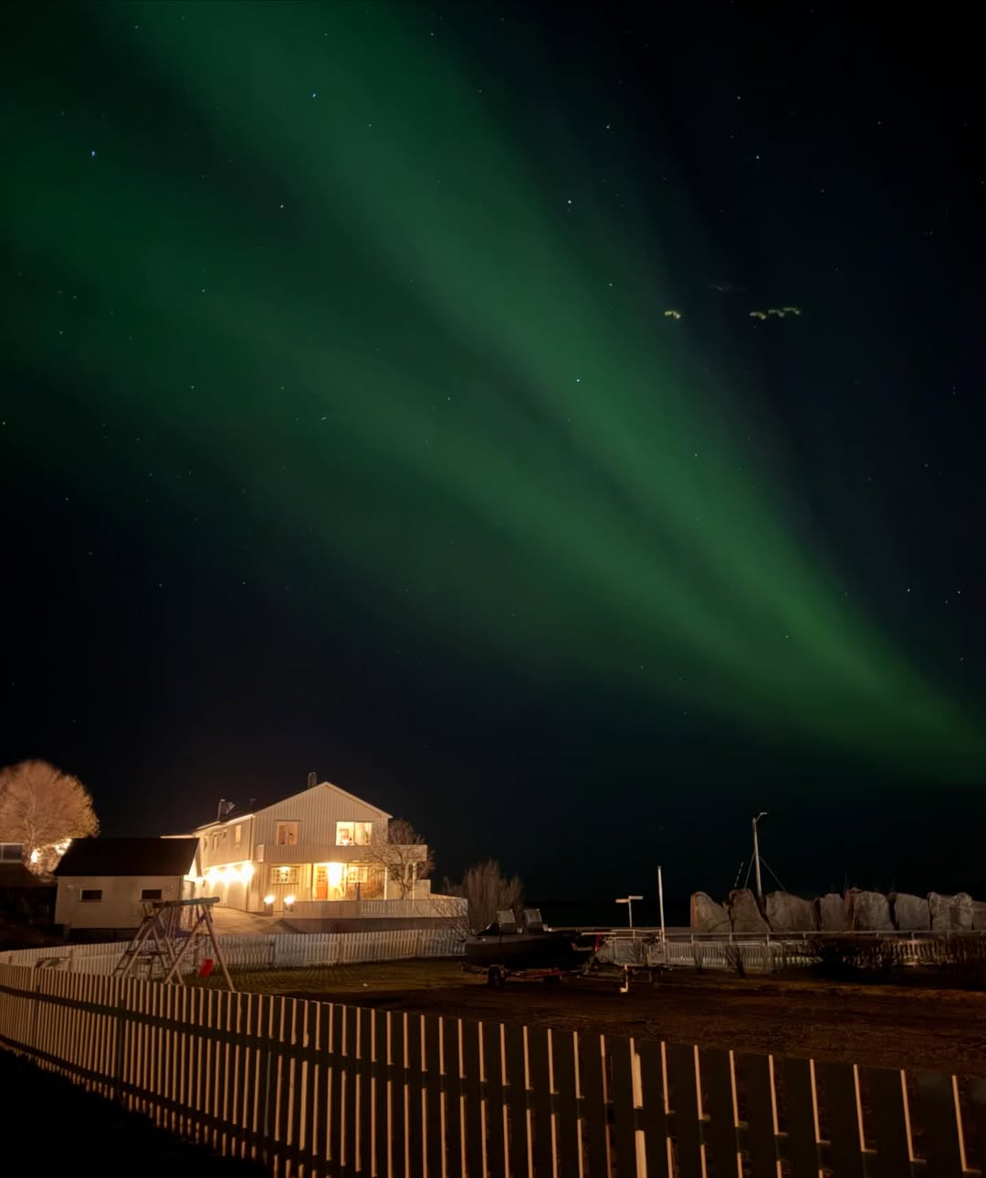 จา - พชร สวนศรี