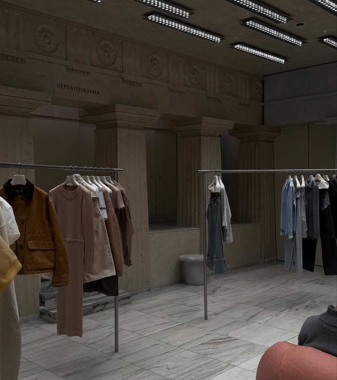 จา - พชร สวนศรี