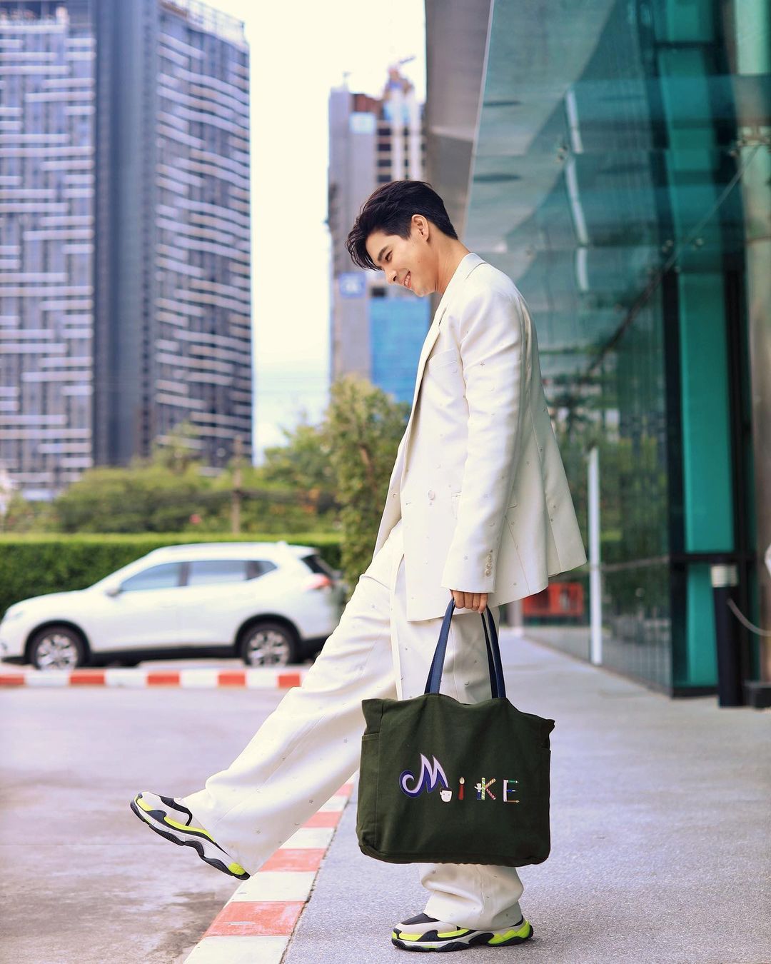ไมค์ - ภัทรเดช สงวนความดี