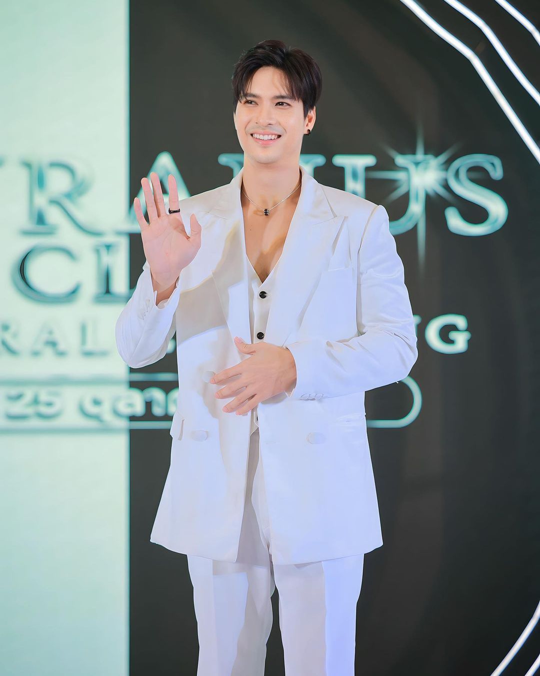 ไมค์ - ภัทรเดช สงวนความดี