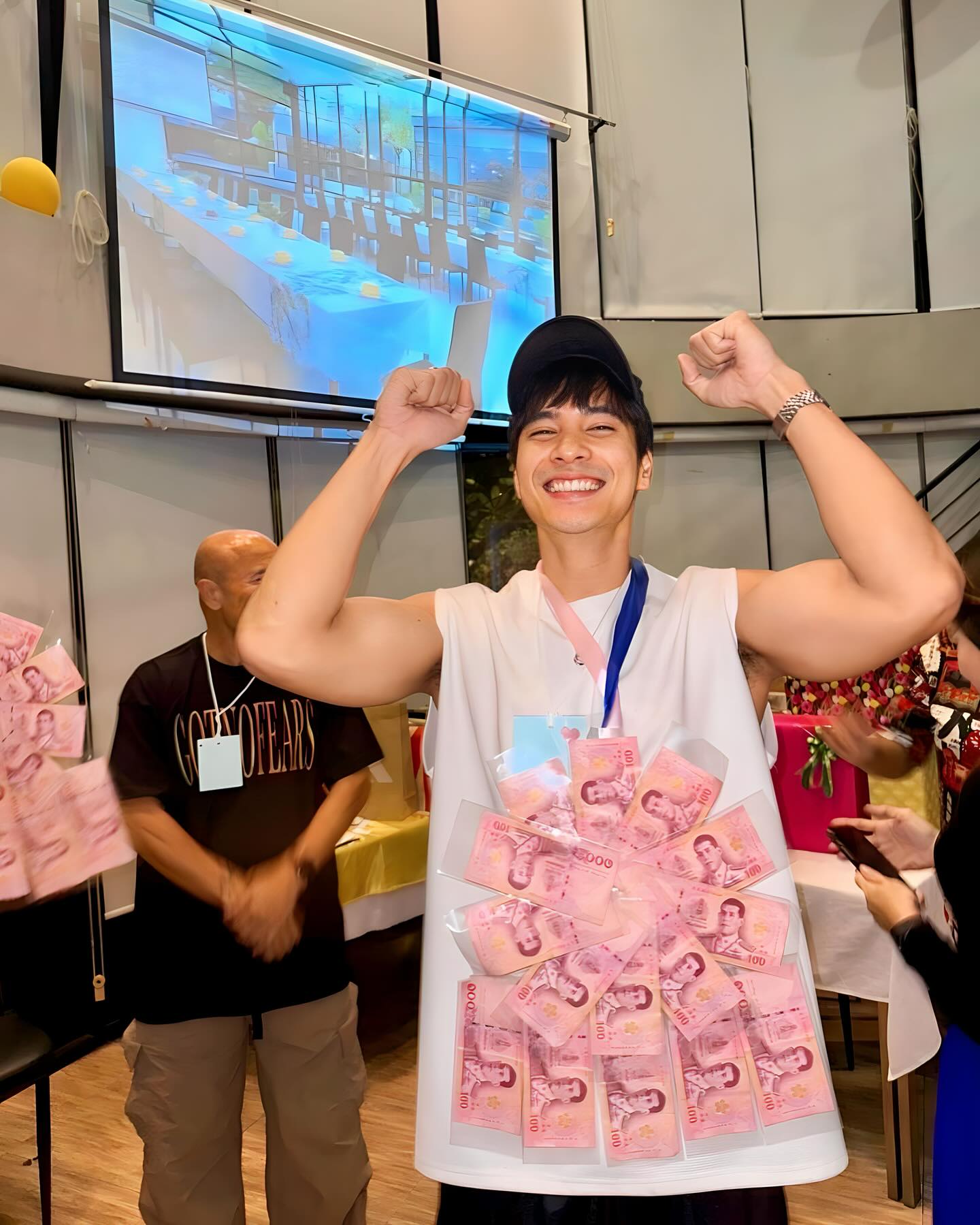 ไมค์ - ภัทรเดช สงวนความดี
