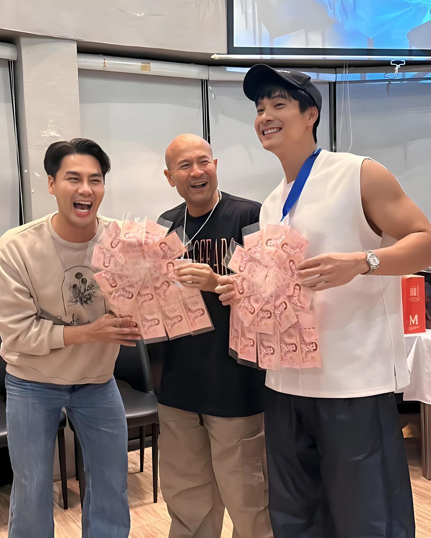 ไมค์ - ภัทรเดช สงวนความดี