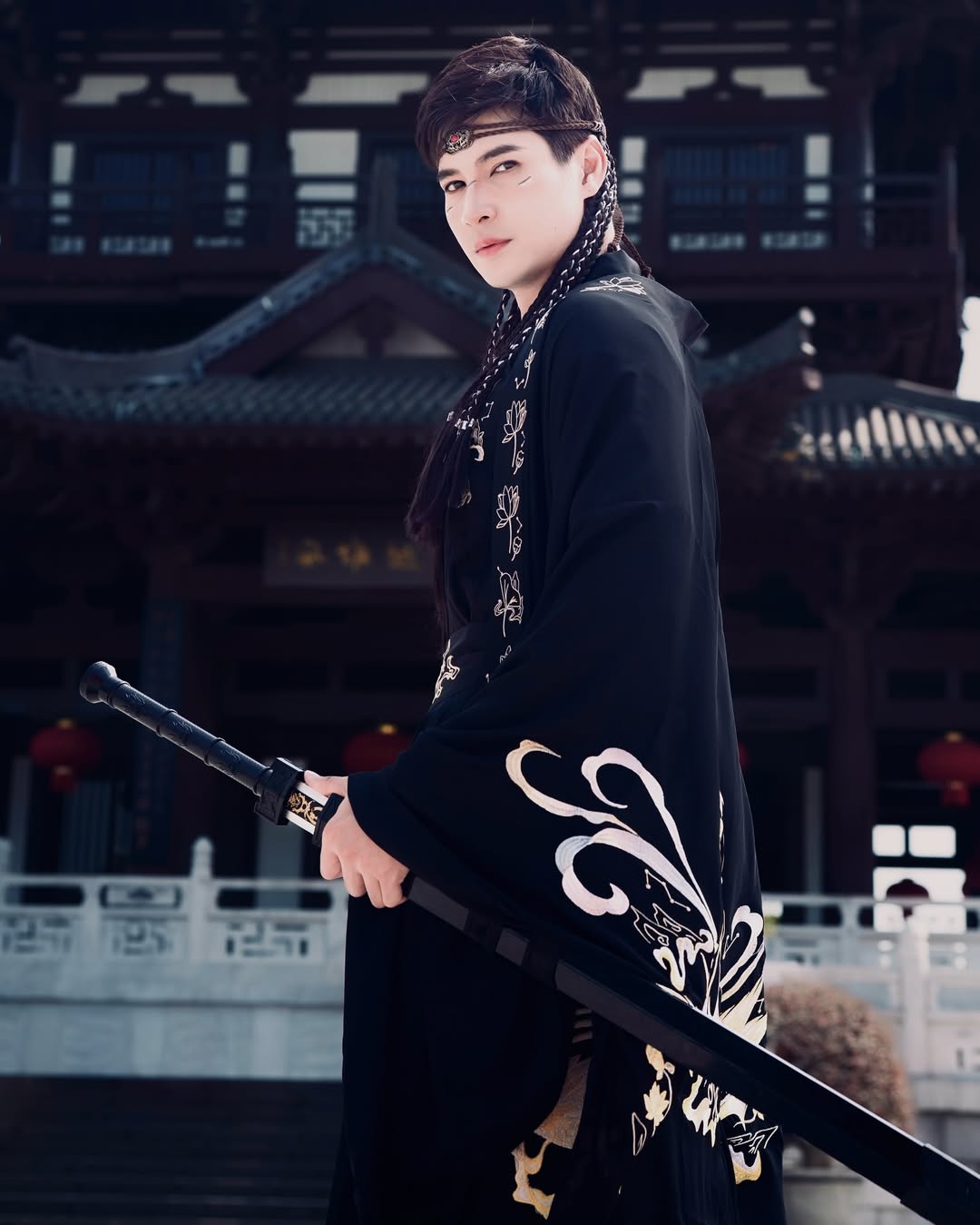 ไมค์ - ภัทรเดช สงวนความดี