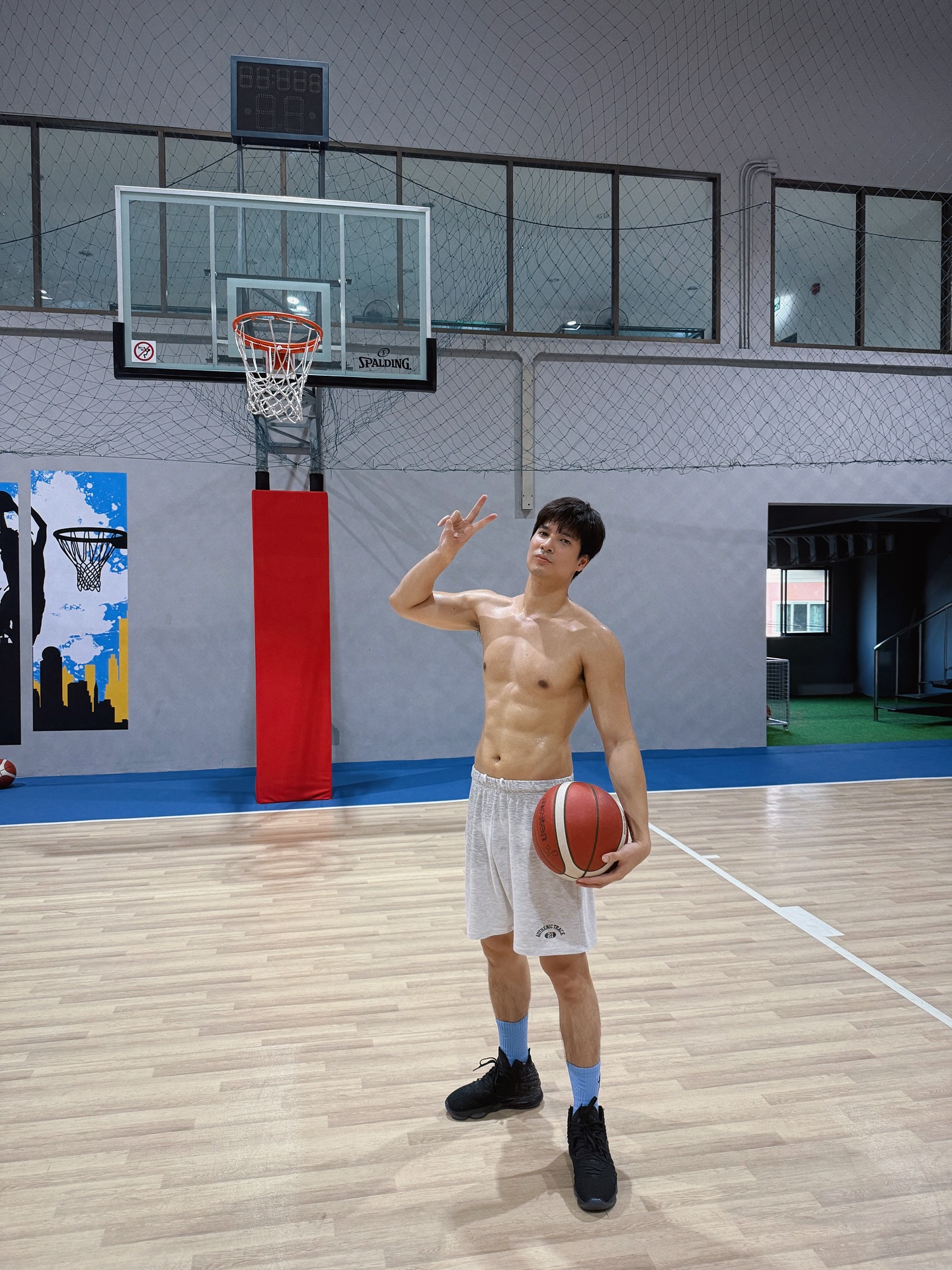ไมค์ - ภัทรเดช สงวนความดี