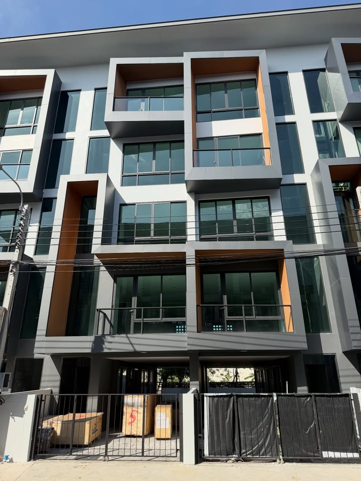 ไมค์ - ภัทรเดช สงวนความดี