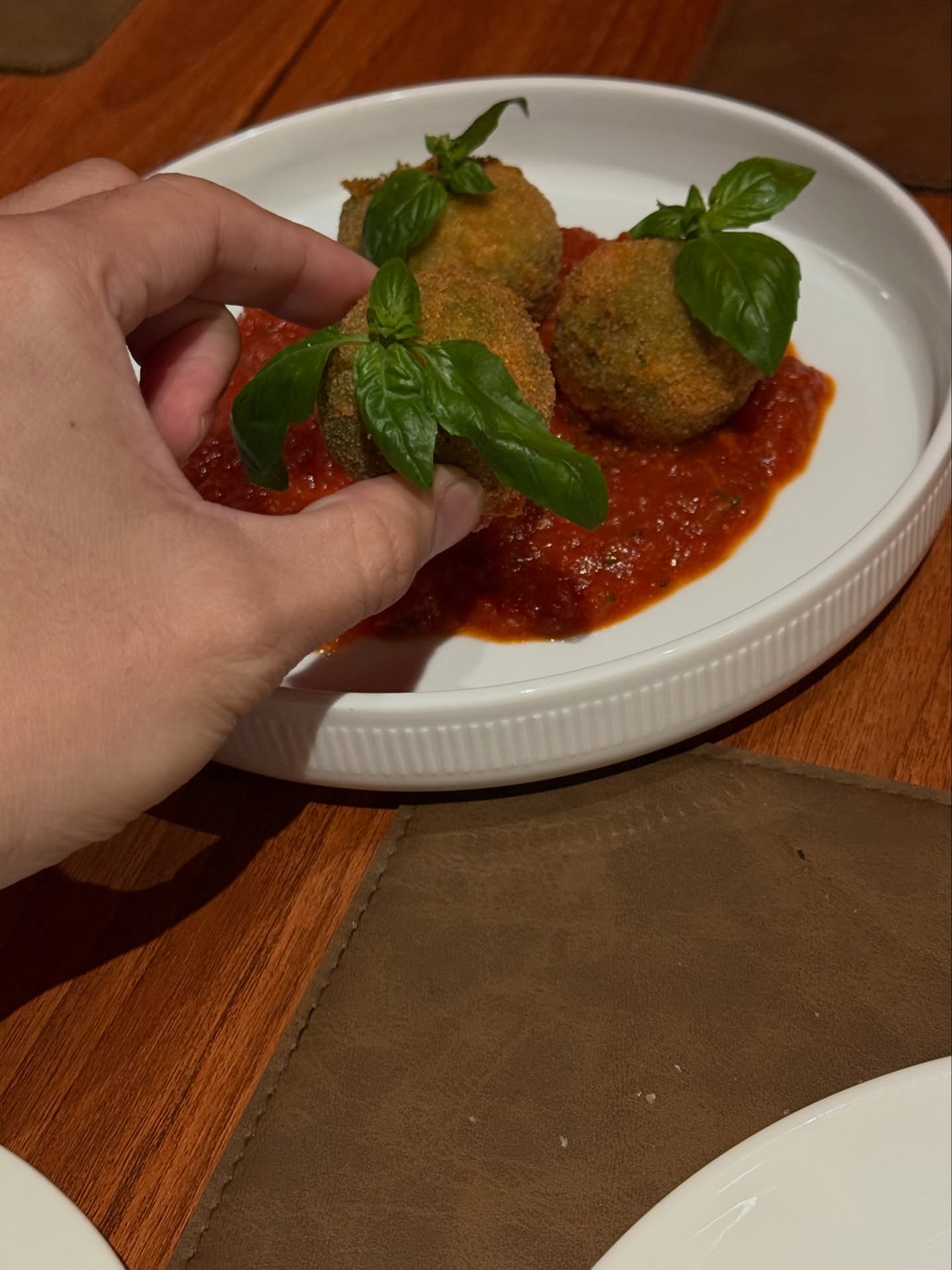 ไมค์ - ภัทรเดช สงวนความดี