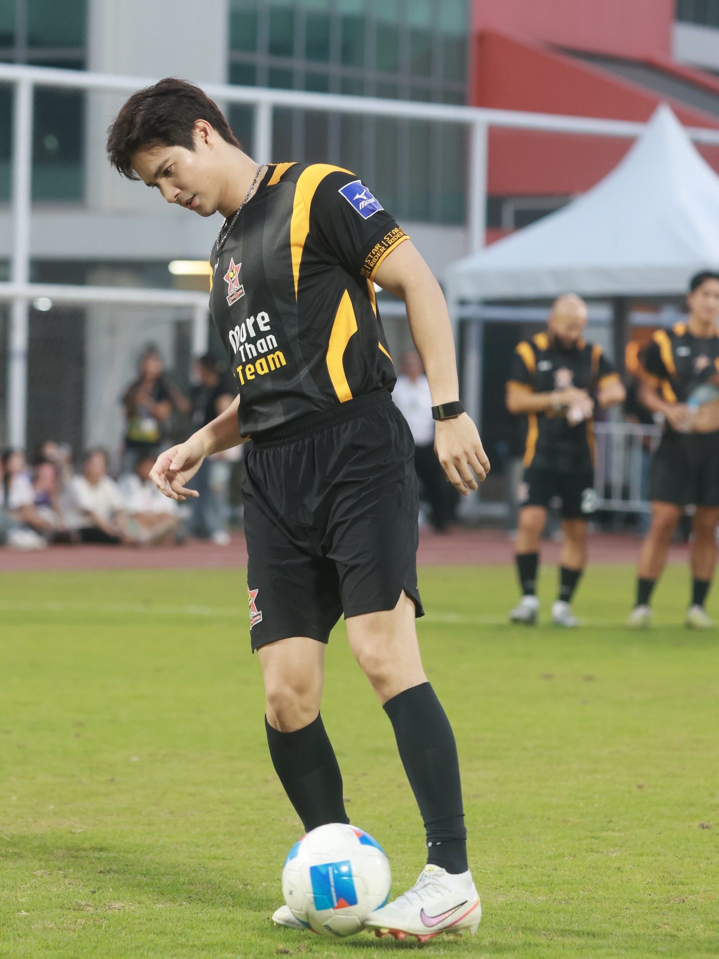 ไมค์ - ภัทรเดช สงวนความดี